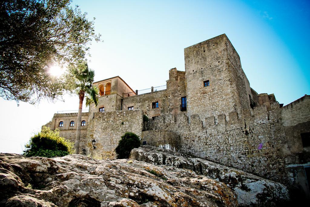 Hotel Tugasa Castillo De Castellar Castellar de la Frontera Exterior photo